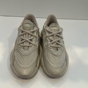 adidas Ozweego Athletic Shoes Mens Size 4.5 Womens 5.5 Running Beige Tan FX6029